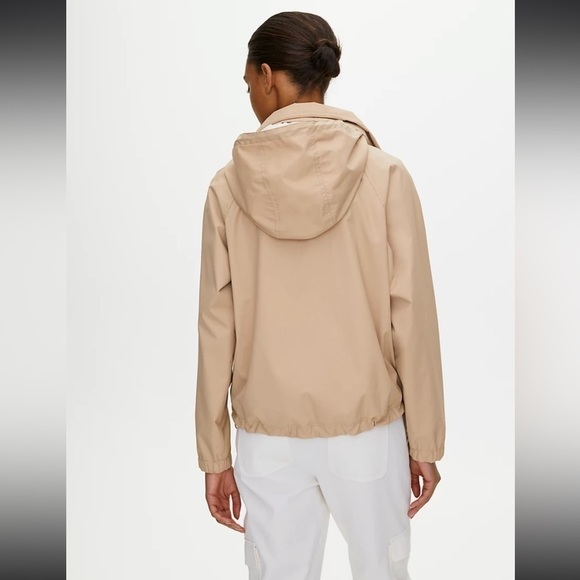 Aritzia Raindrop Anorak - Picture 2 of 8